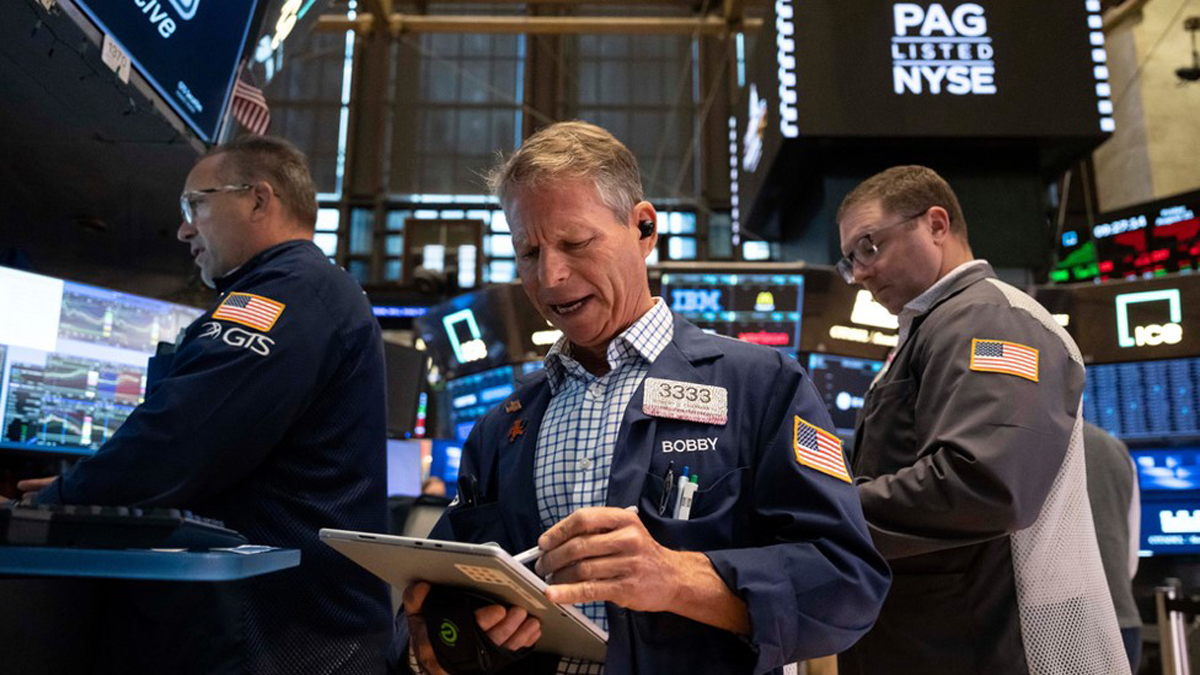 Πίεση στους δείκτες της Wall Street μετά τα νεότερα δεδομένα για την αγορά εργασίας των ΗΠΑ