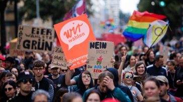 Γερμανία: Χιλιάδες πολίτες διαδήλωσαν για «τη δημοκρατία» την παραμονή των κρίσιμων εκλογών στη Σαξονία-Άνχαλτ