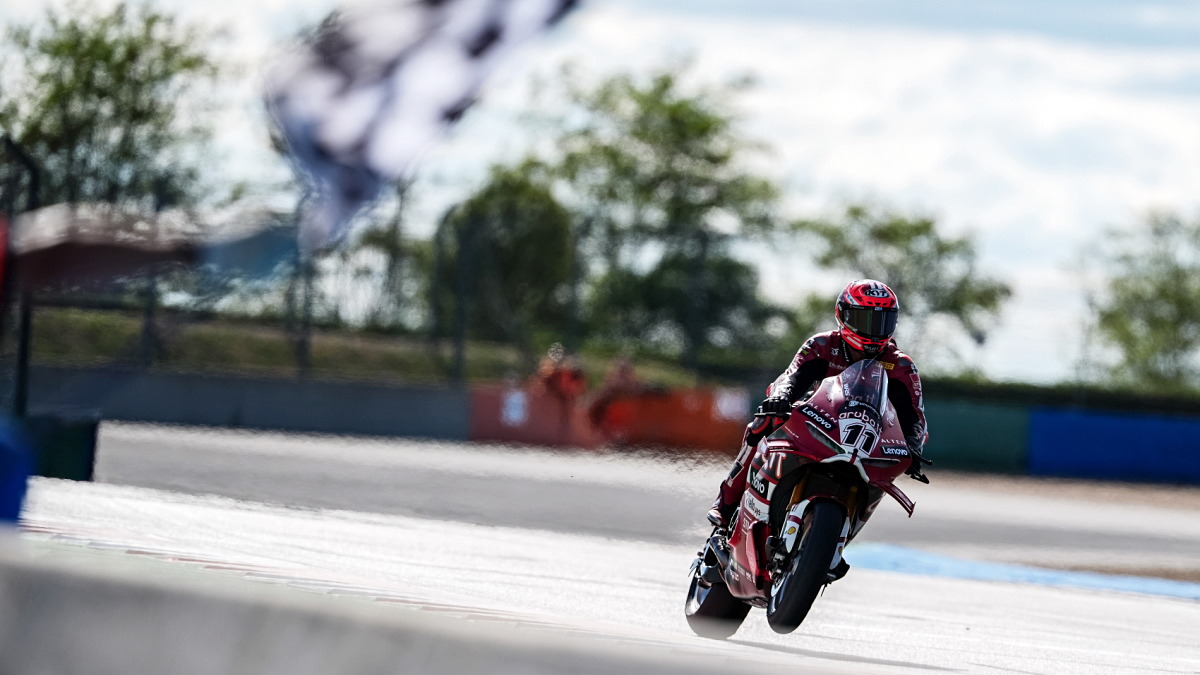 WorldSBK: O Bulega κυριαρχεί στο Magny-Cours στον 1ο Αγώνα