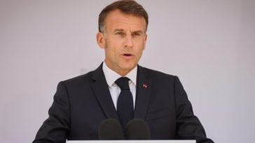 Ο Μακρόν ζητεί από την πρόεδρο της ΕΕ ευρωπαϊκή απαγόρευση στα social media για τους νέους κάτω των 15 ετών