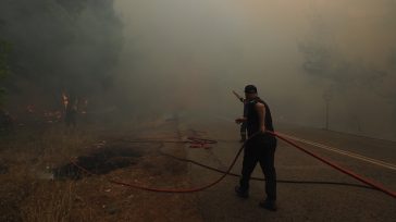 Σε ύφεση η πυρκαγιά στην Εύβοια