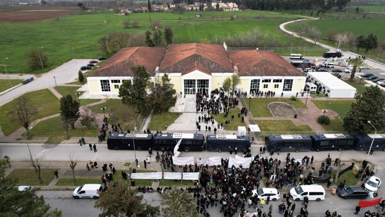 Δίκη για Τέμπη: «Δεν ζήτησε κανείς συγγνώμη», κατέθεσε η σύζυγος του μηχανοδηγού Δίκη για Τέμπη: «Δεν ζήτησε κανείς συγγνώμη», κατέθεσε η σύζυγος του μηχανοδηγού