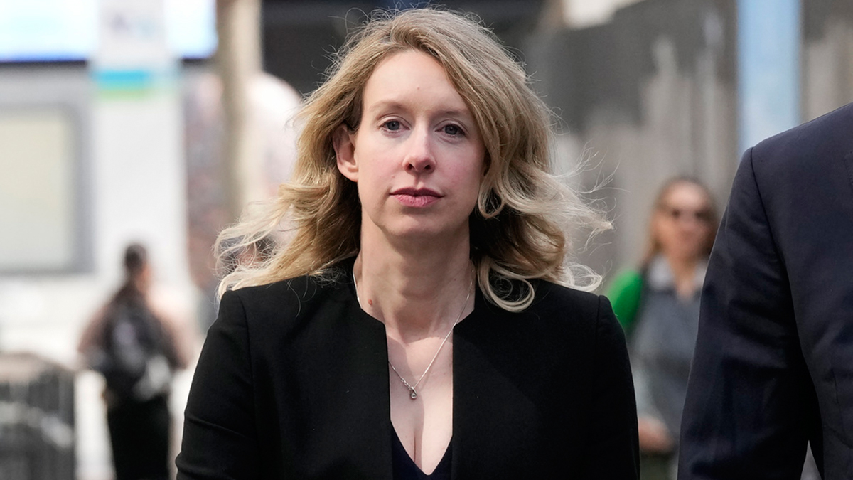 «You Can See Everything»: Η Ελίζαμπεθ Χολμς και το σκάνδαλο της Theranos σε νέο, μυστικό ντοκιμαντέρ