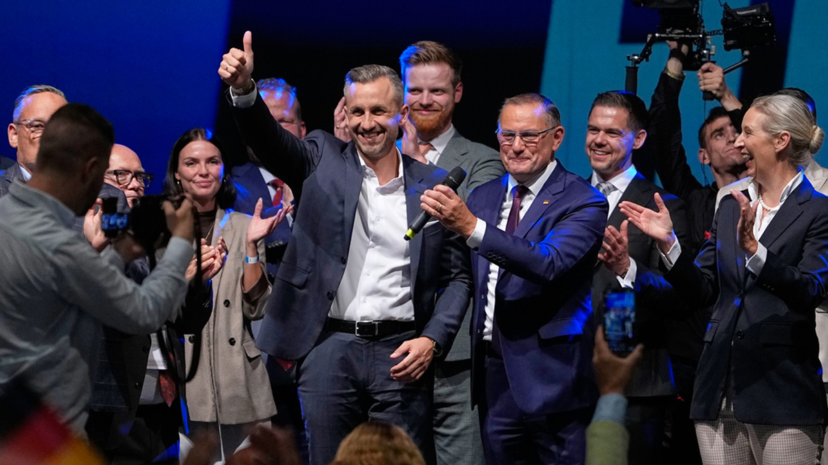 AfD: Μαζικές απελάσεις προσφύγων, ξεχωριστές τάξεις και σχολεία για μετανάστες, κατάργηση της σημαίας pride – Το σχέδιο για τη Γερμανία