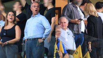 Ποιοι επώνυμοι βρέθηκαν στις εξέδρες της Allwyn Arena για το ιστορικό ματς της ΑΕΚ