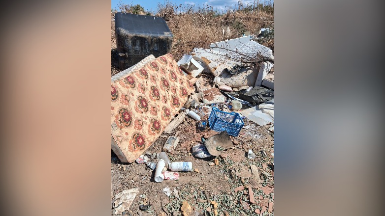 Χαλκιδική: Ανεξέλεγκτη απόρριψη σκουπιδιών και φυτοφαρμάκων απέναντι από την Αρχαία Όλυνθο Χαλκιδική: Ανεξέλεγκτη απόρριψη σκουπιδιών και φυτοφαρμάκων απέναντι από την Αρχαία Όλυνθο