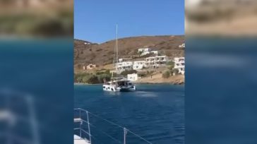 Σίφνος: Σκάφος μπήκε στις σημαδούρες 30 μέτρα από την ακτή – «Ο χειριστής άφησε το τιμόνι»