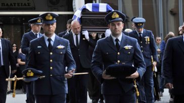 Βαθιά οδύνη στην κηδεία του σμηναγού Δημήτρη Πέτρου στον Κατσικά Ιωαννίνων