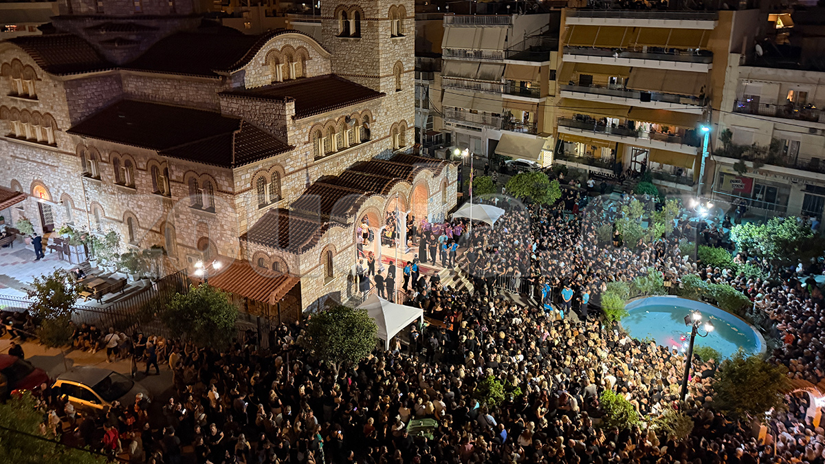 Σε λαϊκή αγρυπνία η σορός του Γιώργου Μαζωνάκη