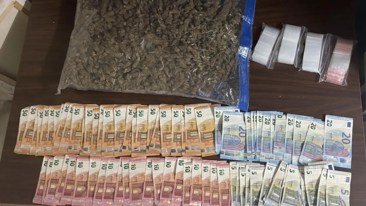 Άγιος Παντελεήμονας: Σύλληψη 51χρονου με σχεδόν ένα κιλό κάνναβη Άγιος Παντελεήμονας: Σύλληψη 51χρονου με σχεδόν ένα κιλό κάνναβη