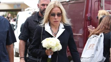 Συντετριμμένη η Μαριάννα Λάτση στο τελευταίο «αντίο» στον Γιώργο Μαζωνάκη – Τα λόγια που είπε