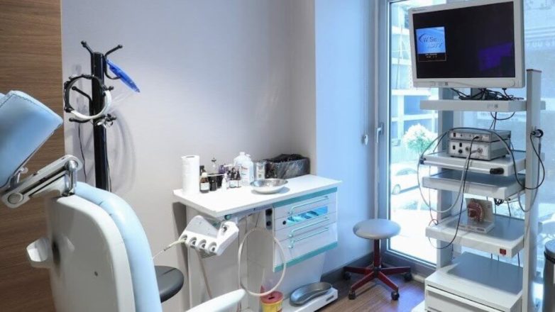 «Μπάχαλο» με ιατρικές πράξεις από μη εξειδικευμένα άτομα «Μπάχαλο» με ιατρικές πράξεις από μη εξειδικευμένα άτομα