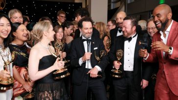 Βραβεία Emmy: Ιστορικός θρίαμβος για το «Widow’s Bay» με 14 βραβεία – Στην κορυφή του δράματος το «The Pitt»