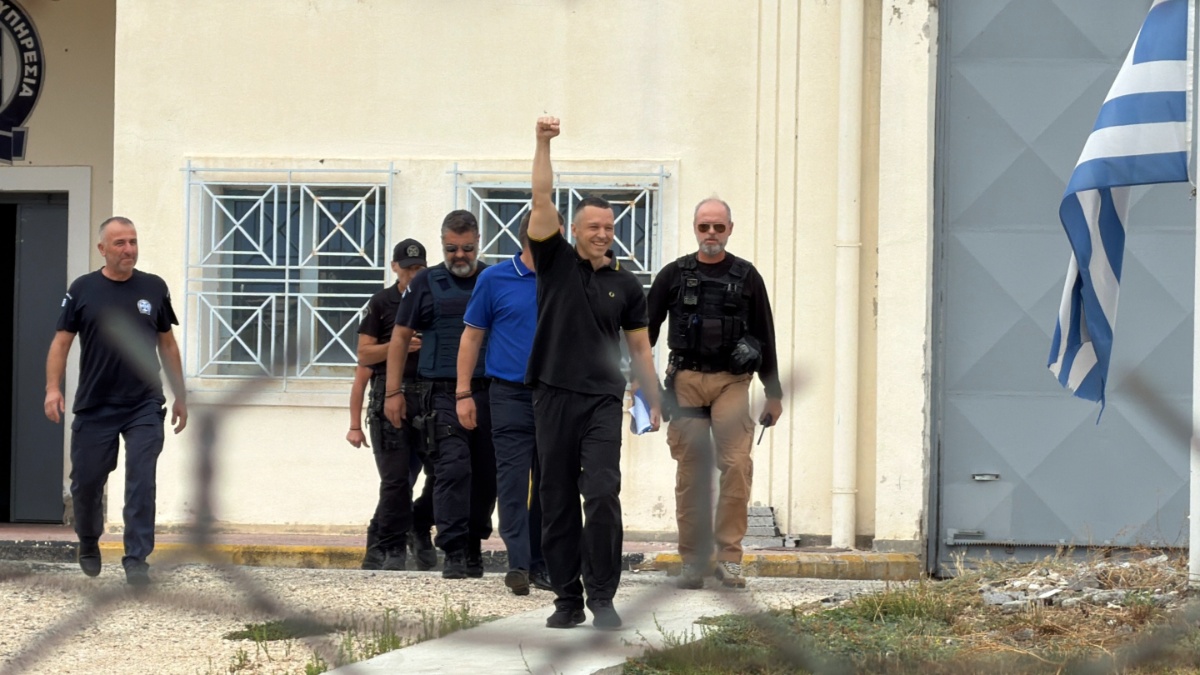Αποφυλακίστηκε ο Ηλίας Κασιδιάρης – «Επιστρέφω στην πρώτη γραμμή» Αποφυλακίστηκε ο Ηλίας Κασιδιάρης – «Επιστρέφω στην πρώτη γραμμή»