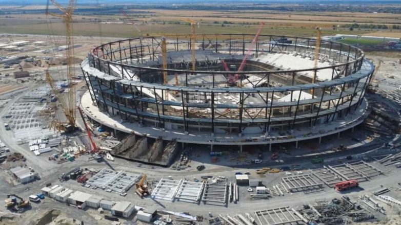 Τελικός σε γήπεδο που δεν έχει ολοκληρωθεί Τελικός σε γήπεδο που δεν έχει ολοκληρωθεί