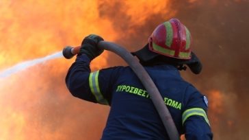 Υπό μερικό έλεγχο η πυρκαγιά στον Ασπρόπυργο