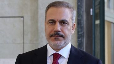Χακάν Φιντάν: «Η στρατιωτικοποίηση των ελληνικών νησιών αποτελεί απειλή για την Τουρκία»