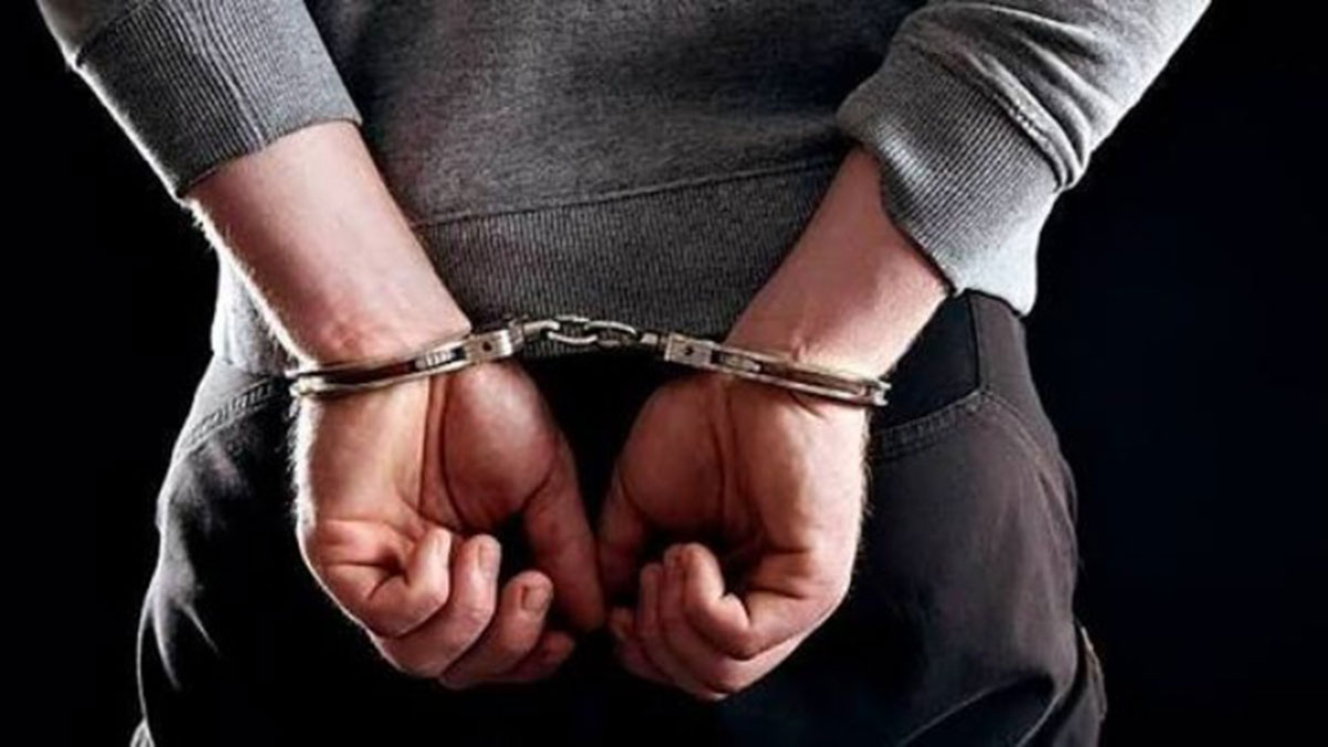 Συνελήφθη 45χρονος Γεωργιανός με οπλισμένο περίστροφο στη Νέα Σμύρνη Συνελήφθη 45χρονος Γεωργιανός με οπλισμένο περίστροφο στη Νέα Σμύρνη