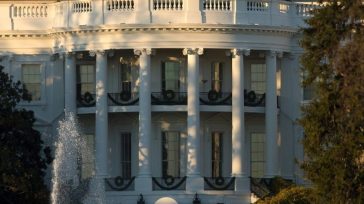 Λευκός Οίκος: «Ατυχής» η απόφαση της Fed να αυξήσει τα επιτόκια