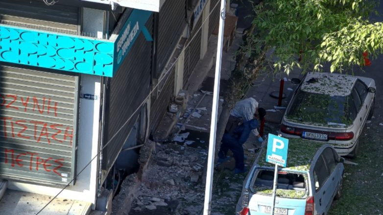 Έκρηξη σε τράπεζα στη Θεσσαλονίκη: «Δεν φταίω εγώ που σκοτώθηκε, πληρώθηκε για να το κάνει» Έκρηξη σε τράπεζα στη Θεσσαλονίκη: «Δεν φταίω εγώ που σκοτώθηκε, πληρώθηκε για να το κάνει»