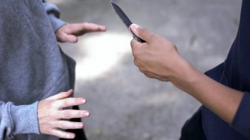 Για απόπειρα ανθρωποκτονίας ο 16χρονος που μαχαίρωσε 21χρονο, στο κέντρο της Θεσσαλονίκης