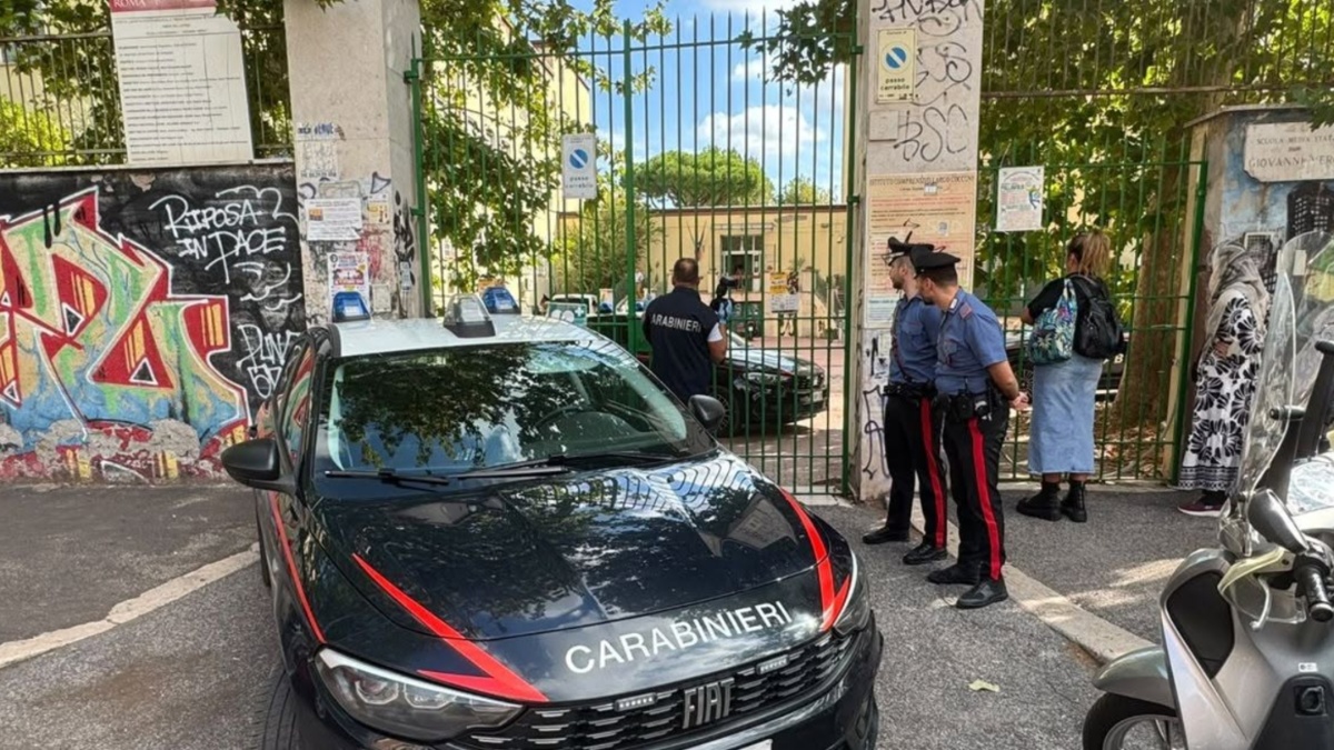 Μαθητής 13 ετών μαχαίρωσε καθηγήτρια του σε σχολείο της Ρώμης Μαθητής 13 ετών μαχαίρωσε καθηγήτρια του σε σχολείο της Ρώμης
