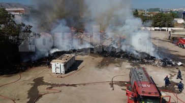 Οριοθετήθηκε η πυρκαγιά σε οικόπεδο με απορρίμματα στου Ρέντη