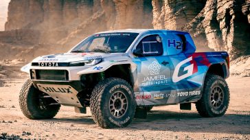 Η Toyota πάει στο Dakar με Hilux που βγάζει νερό αντί για καυσαέρια