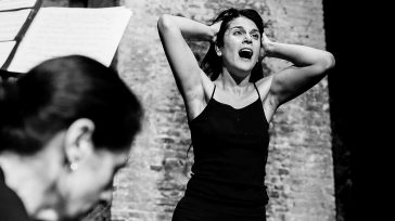 «Ulrike – γράμματα από τη νεκρή πτέρυγα»: Η παράσταση ξεκινά περιοδεία σε Ελλάδα και εξωτερικό