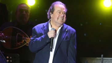 Όταν ο Γιάννης Πάριος συγκίνησε τη Θεσσαλονίκη: Η άγνωστη ιστορία πίσω από την επιτυχία που έγραψε για τον Μαζωνάκη