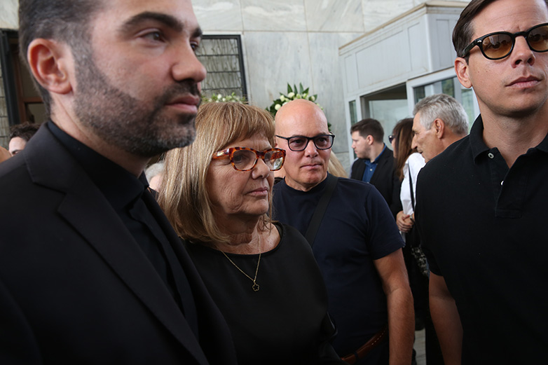Αχαΐα: Βαθιά οδύνη για τον Γιώργο Παπανδρέου - Το τελευταίο «αντίο» στην μητέρα του Μαργαρίτα στο Α’ Νεκροταφείο ΦΩΤΟ 11 Αχαΐα: Βαθιά οδύνη για τον Γιώργο Παπανδρέου - Το τελευταίο «αντίο» στην μητέρα του Μαργαρίτα στο Α’ Νεκροταφείο ΦΩΤΟ