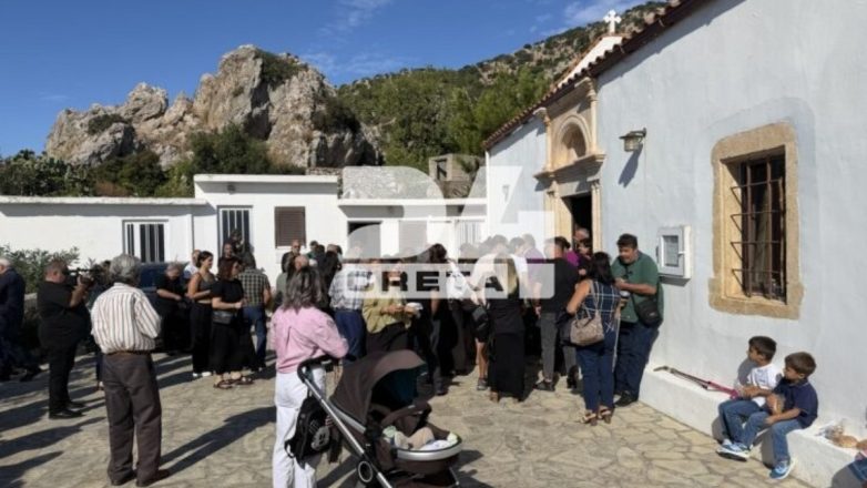 Σητεία: Μνημόσυνο και τρισάγιο έξω από το σπίτι του Γιώργου Μαζωνάκη