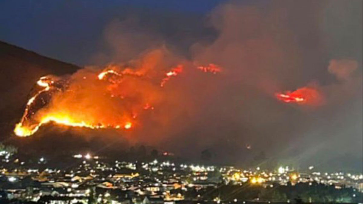 Κολομβία: Χωριό-μαγνήτης για τους τουρίστες απειλείται από πυρκαγιά