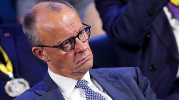 Μερτς: Με την πλάτη στον τοίχο μετά την εκλογική συντριβή