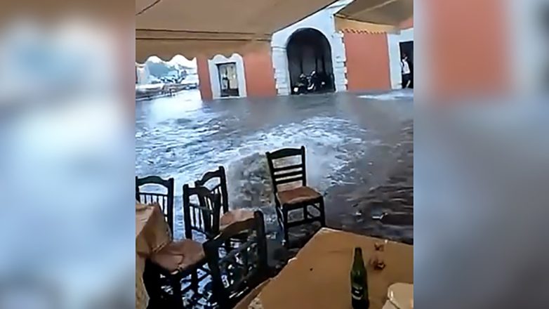 Σφοδρή κακοκαιρία στην Κέρκυρα – Πλημμύρισαν σπίτια και καταστήματα Σφοδρή κακοκαιρία στην Κέρκυρα – Πλημμύρισαν σπίτια και καταστήματα