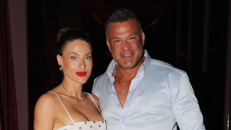 Κώστας Σόμμερ – Βαλεντίνη Παπαδάκη: Τα τρυφερά φιλιά και οι αγκαλιές σε σκάφος στη Σέριφο