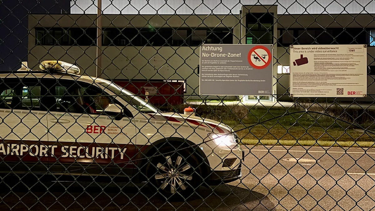 Γερμανία: Εντοπίστηκε drone πάνω από το αεροδρόμιο Βερολίνου-Βρανδεμβούργου Γερμανία: Εντοπίστηκε drone πάνω από το αεροδρόμιο Βερολίνου-Βρανδεμβούργου