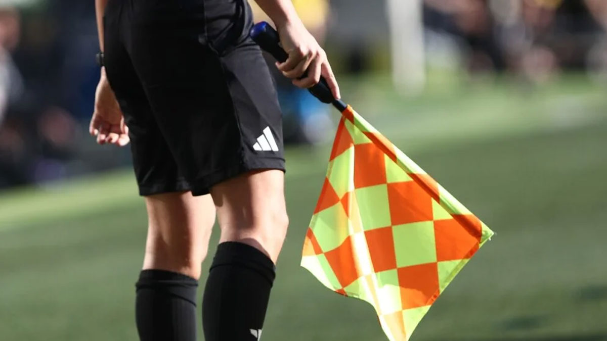 Προπονητής απολύθηκε για σεξιστική συμπεριφορά σε γυναίκα διαιτητή Προπονητής απολύθηκε για σεξιστική συμπεριφορά σε γυναίκα διαιτητή