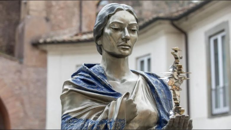 Tο άγαλμα της Μαρίας Κάλλας, έργο του Νίκου Φλώρου, έφτασε στο μουσείο «Giovanni Barracco» της Ρώμης Tο άγαλμα της Μαρίας Κάλλας, έργο του Νίκου Φλώρου, έφτασε στο μουσείο «Giovanni Barracco» της Ρώμης