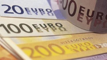 Αυξήθηκαν τον Αύγουστο δάνεια και καταθέσεις