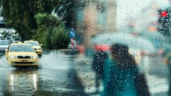 Ισχυρές βροχές και καταιγίδες θα σαρώσουν τη χώρα το Σαββατοκύριακο
