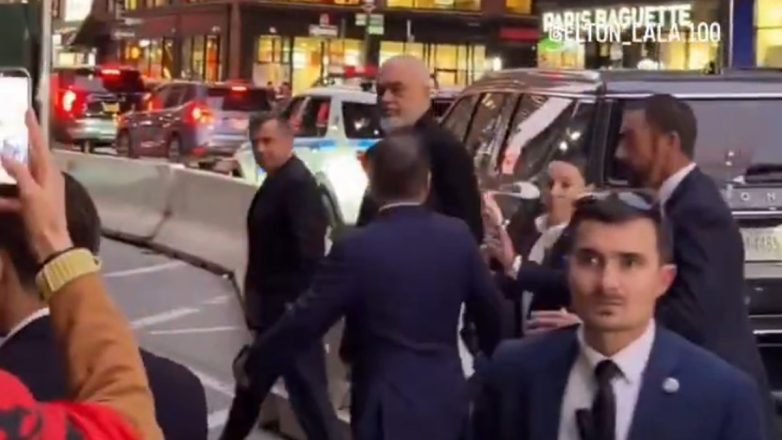 Διαδηλωτές πέταξαν αυγά στον Έντι Ράμα στη Νέα Υόρκη Διαδηλωτές πέταξαν αυγά στον Έντι Ράμα στη Νέα Υόρκη