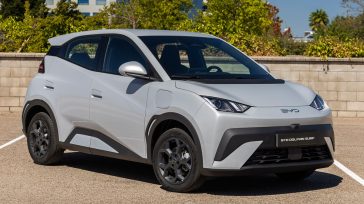 Στην Ελλάδα το ανανεωμένο BYD Dolphin Surf με τιμή από 17.990 ευρώ και έως 322χλμ. αυτονομία