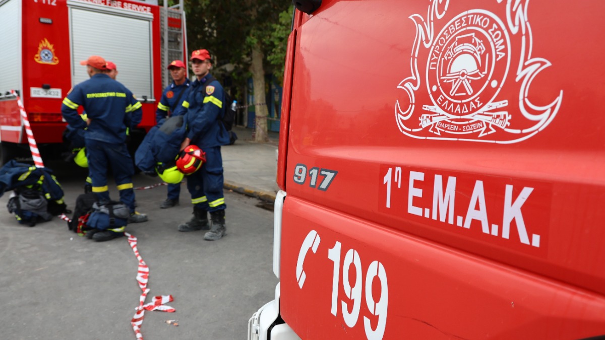 Φωτιά σε εγκαταλελειμμένο κτήριο στο κέντρο της Αθήνας Φωτιά σε εγκαταλελειμμένο κτήριο στο κέντρο της Αθήνας
