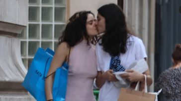 Rosalía: Τρυφερές στιγμές στο Παρίσι με τη σύντροφό της