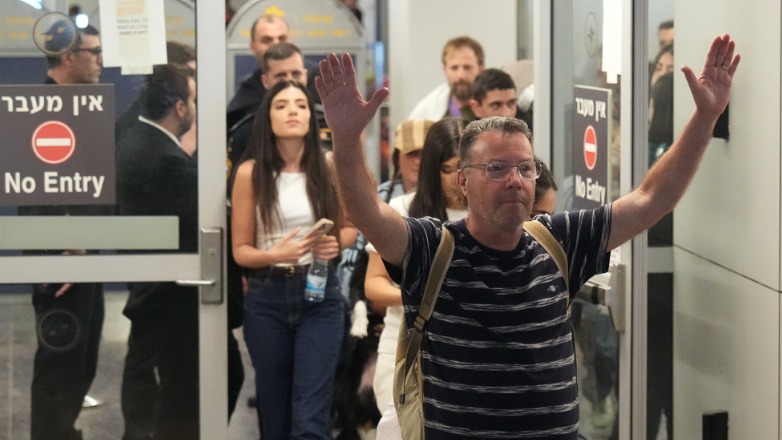 Flydubai: "Θρησκευτικός εξτρεμιστής" ο Ομανός συγκυβερνήτης- Πώς τον εξουδετέρωσαν επιβάτες- Τους υποδέχτηκε ο Νετανιάχου (vid) 8 resized AP26273604570661