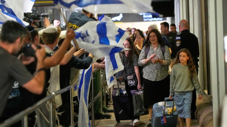 Flydubai: "Θρησκευτικός εξτρεμιστής" ο Ομανός συγκυβερνήτης- Πώς τον εξουδετέρωσαν επιβάτες- Τους υποδέχτηκε ο Νετανιάχου (vid) 9 resized AP26273613023889