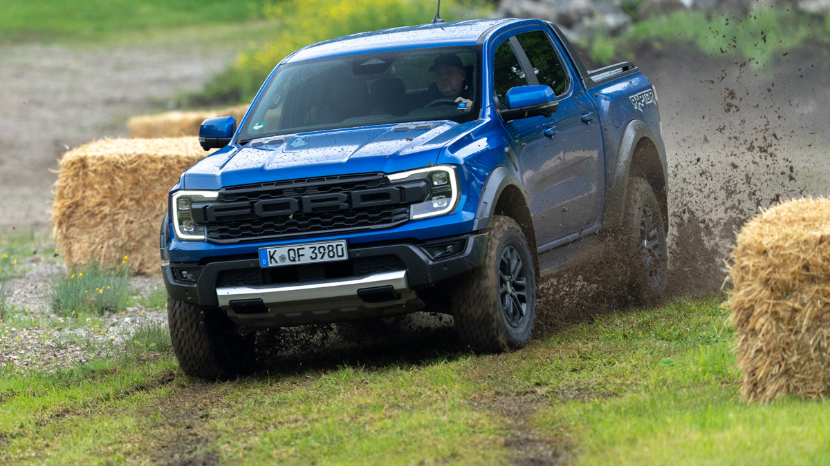Ford Ranger Raptor: Το θηρίο των 292 ίππων που δεν φοβάται κανένα τερέν