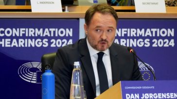 ΕΕ: Εξετάζεται έκτακτη αποδέσμευση στρατηγικών αποθεμάτων πετρελαίου