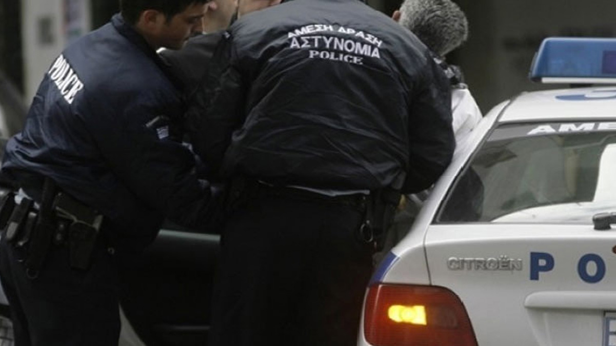 Κορυδαλλός: Χειροπέδες σε 47χρονο για πλαστογραφία και παράβαση της νομοθεσίας περί όπλων Κορυδαλλός: Χειροπέδες σε 47χρονο για πλαστογραφία και παράβαση της νομοθεσίας περί όπλων